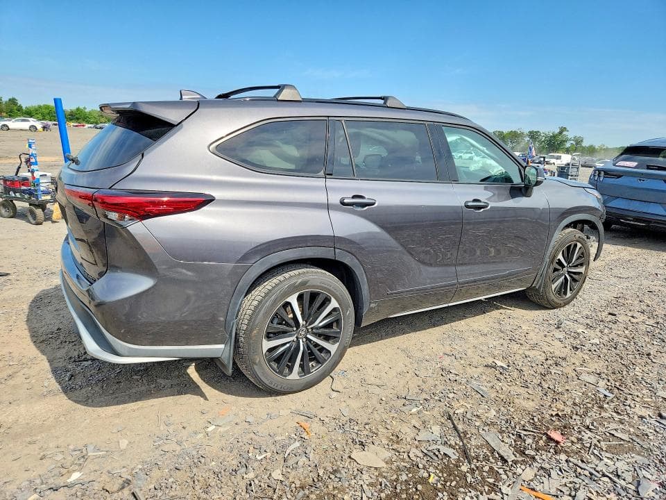 2021 TOYOTA HIGHLANDER XSE 3
