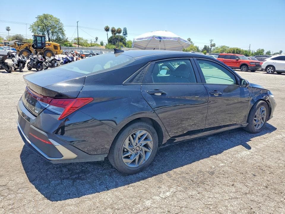 2024 HYUNDAI ELANTRA BLUE 3