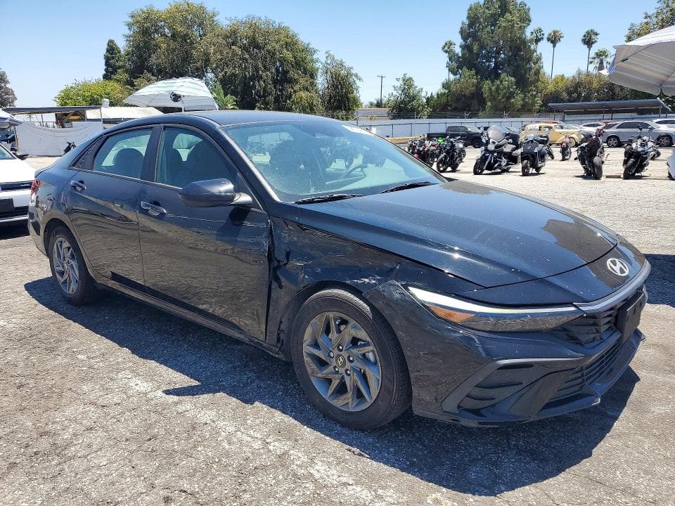 2024 HYUNDAI ELANTRA BLUE 4