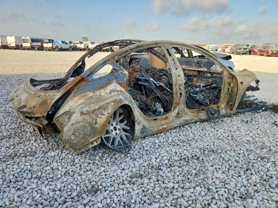 2025 TESLA MODEL 3 3