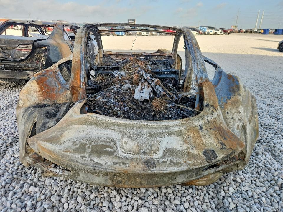 2025 TESLA MODEL 3 6