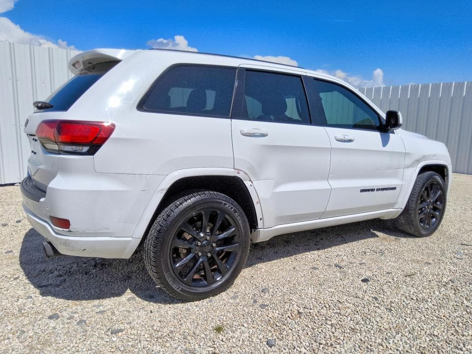 2020 JEEP GRAND CHEROKEE LAREDO 3