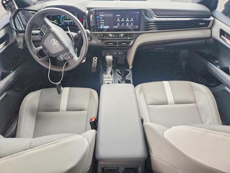 2025 TOYOTA CAMRY SE 8
