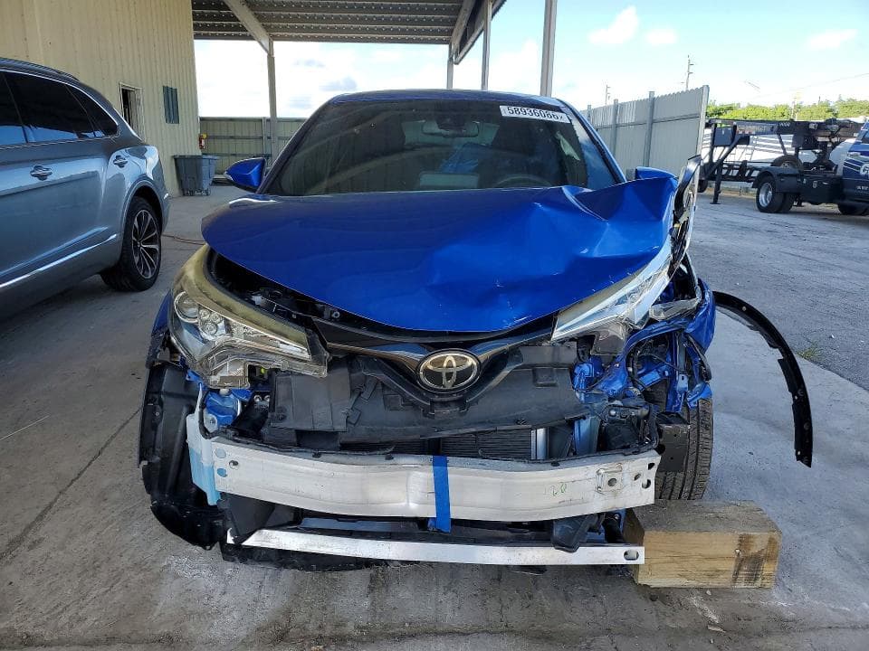 2019 TOYOTA C-HR LE LE 5
