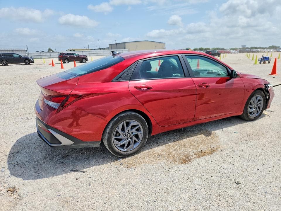 2024 HYUNDAI ELANTRA SEL 3