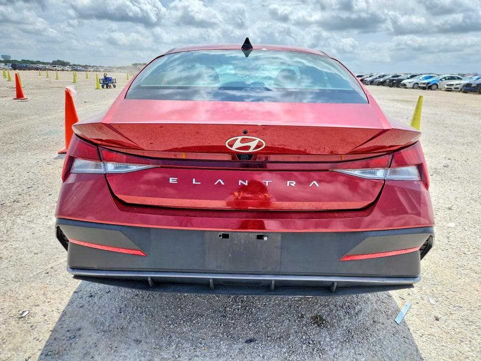 2024 HYUNDAI ELANTRA SEL 6