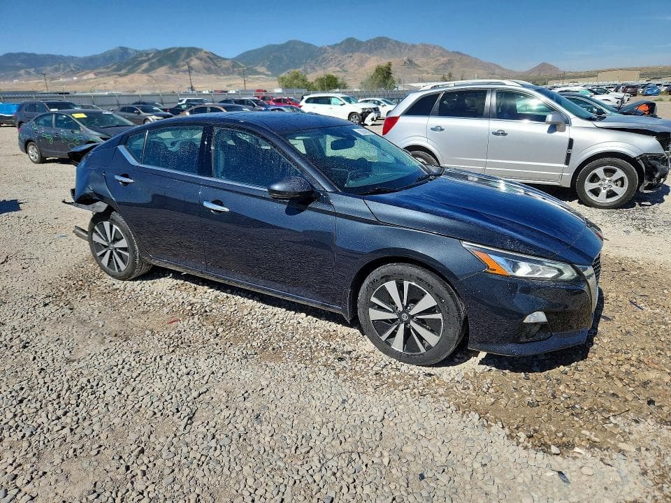 2019 NISSAN ALTIMA SV 4