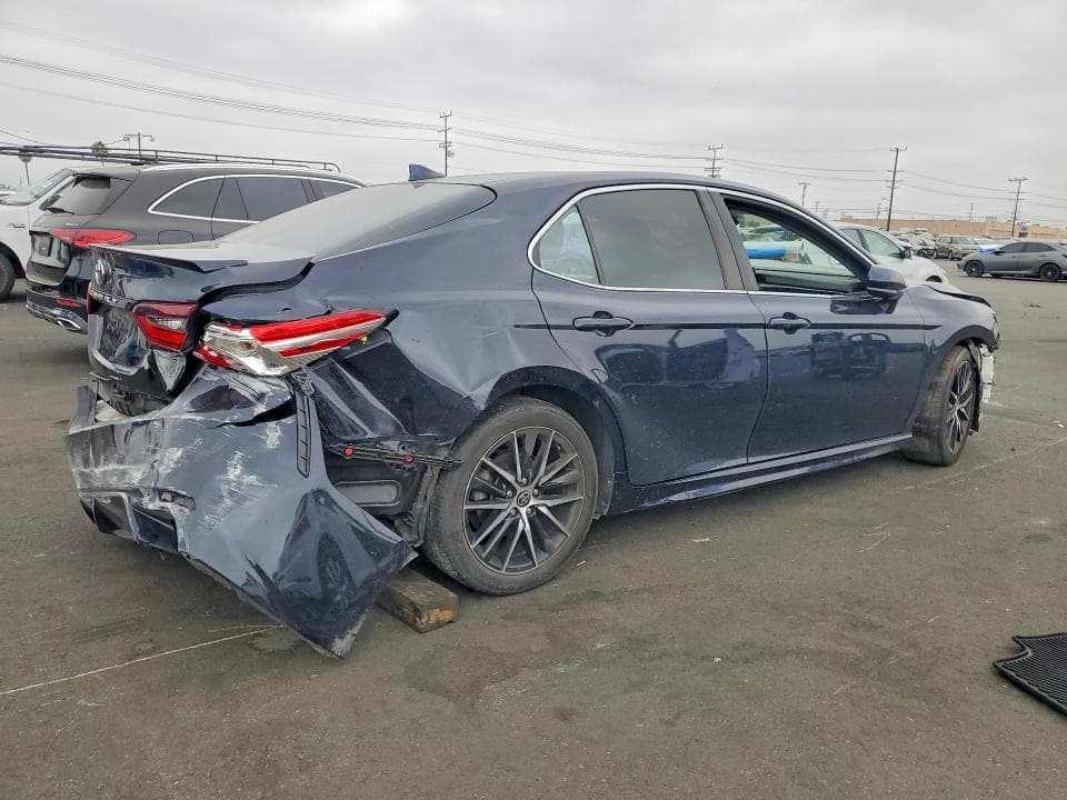 2021 TOYOTA CAMRY SE 3