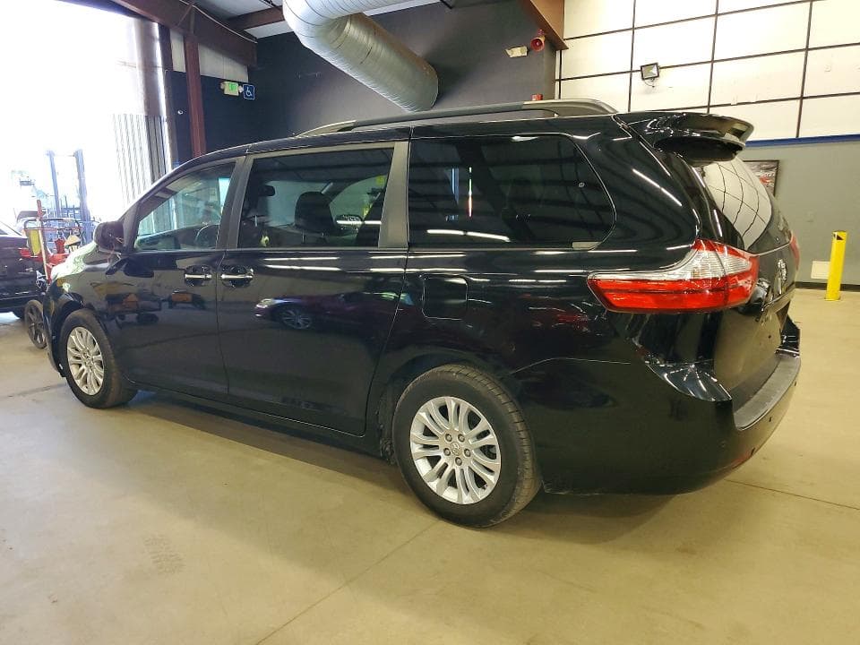 2017 TOYOTA SIENNA XLE 8-PASSENGER XLE 8-PASSENGER 3