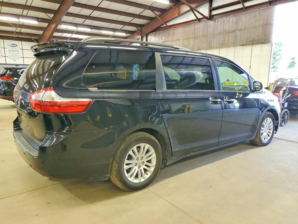 2017 TOYOTA SIENNA XLE 8-PASSENGER XLE 8-PASSENGER 4