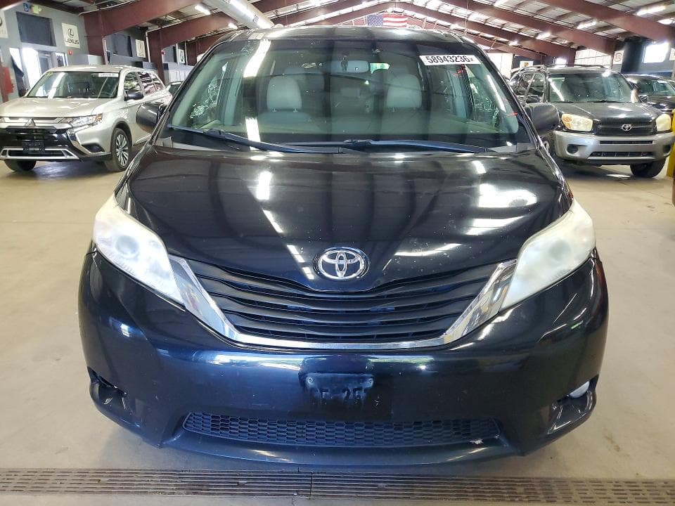 2017 TOYOTA SIENNA XLE 8-PASSENGER XLE 8-PASSENGER 6