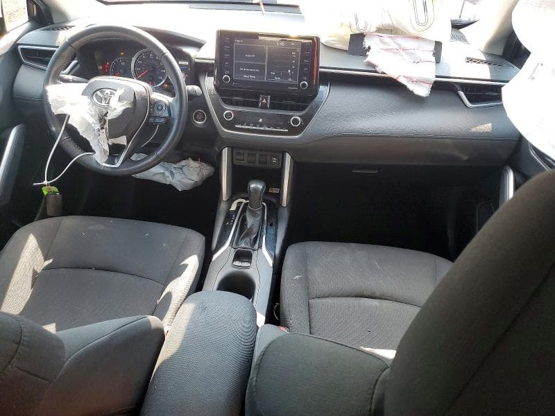 2022 TOYOTA COROLLA CROSS LE 8