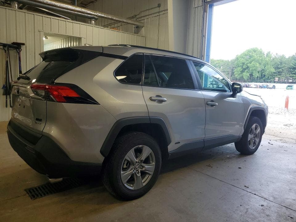 2025 TOYOTA RAV4 HYBRID XLE 3