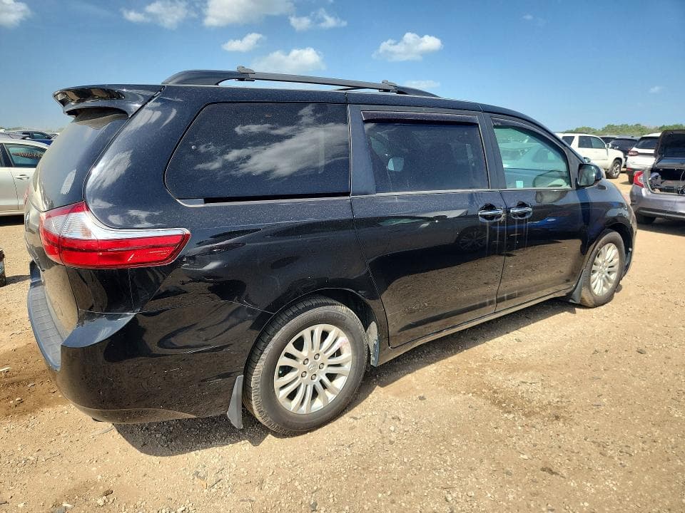 2017 TOYOTA SIENNA XLE 8-PASSENGER 3