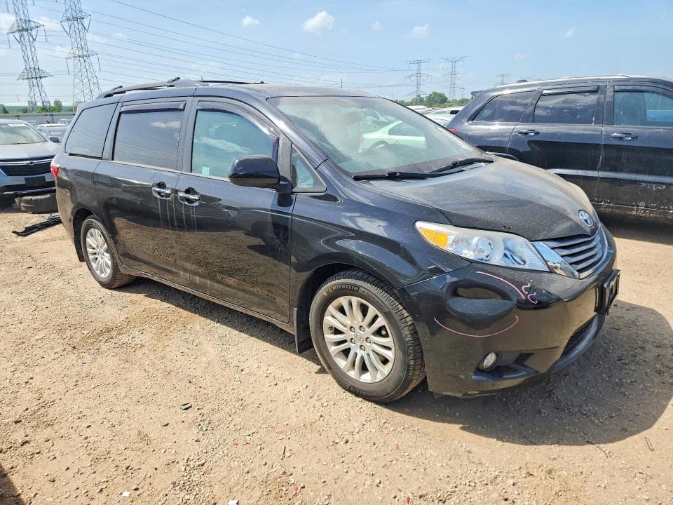 2017 TOYOTA SIENNA XLE 8-PASSENGER 4