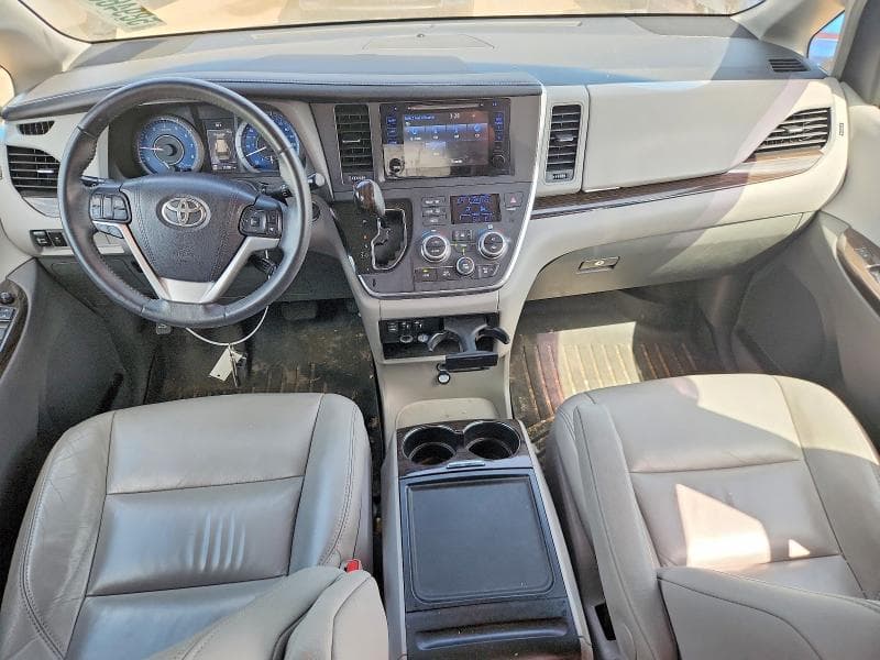2017 TOYOTA SIENNA XLE 8-PASSENGER 8