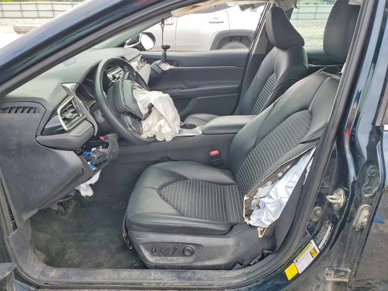 2020 TOYOTA CAMRY SE 7