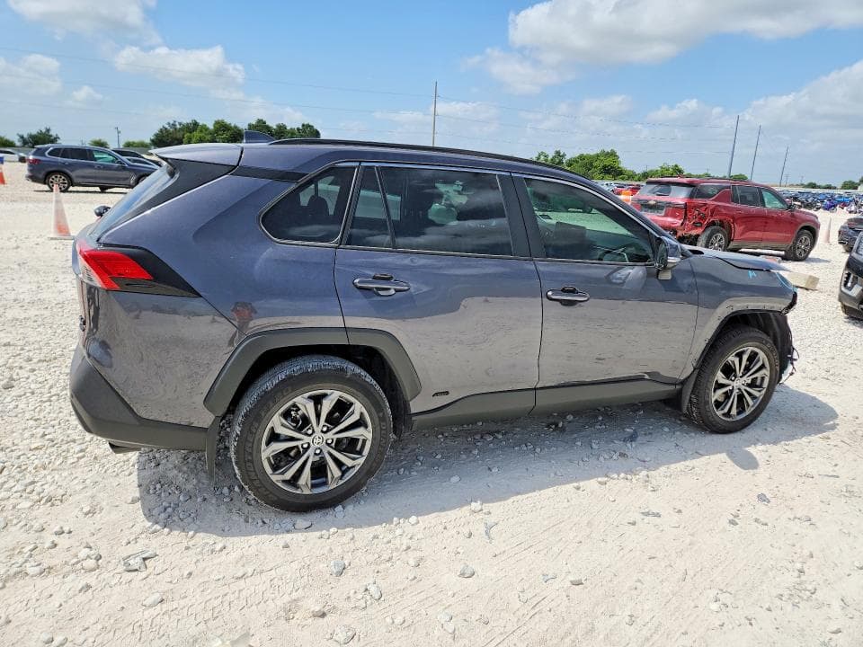 2025 TOYOTA RAV4 XLE PREMIUM 3