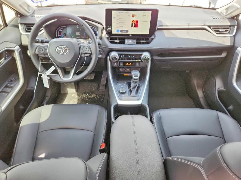 2025 TOYOTA RAV4 XLE PREMIUM 8