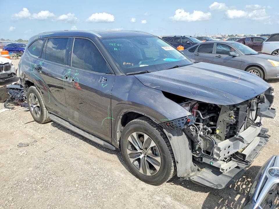 2024 TOYOTA HIGHLANDER XLE 4