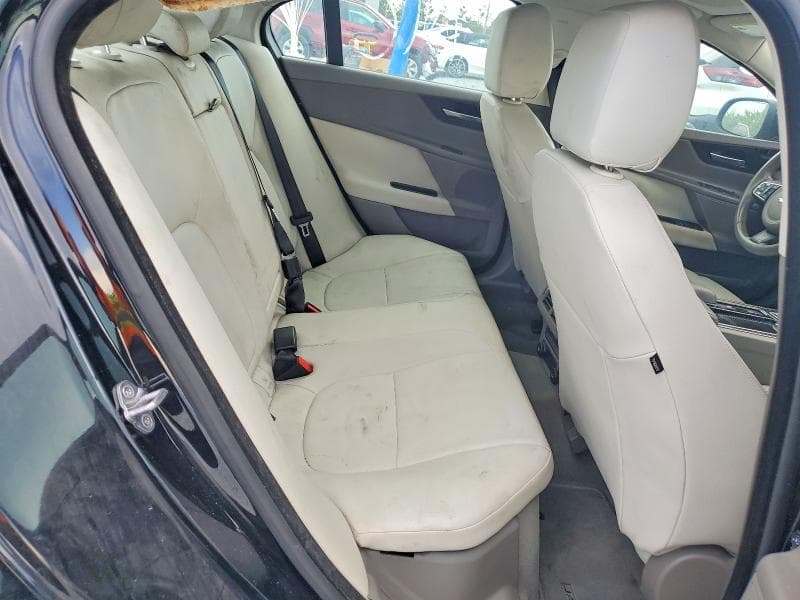 2018 JAGUAR XE PREMIUM PREMIUM 10
