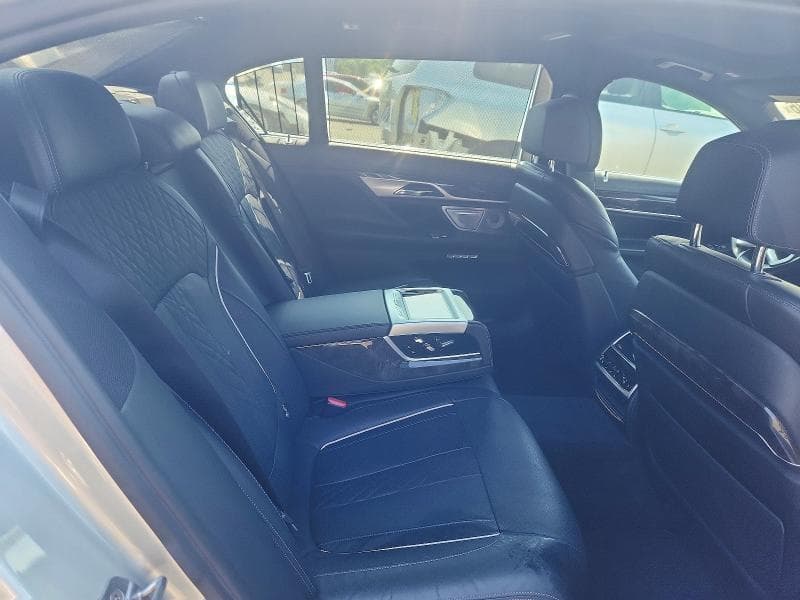 2017 BMW 750 XI 10