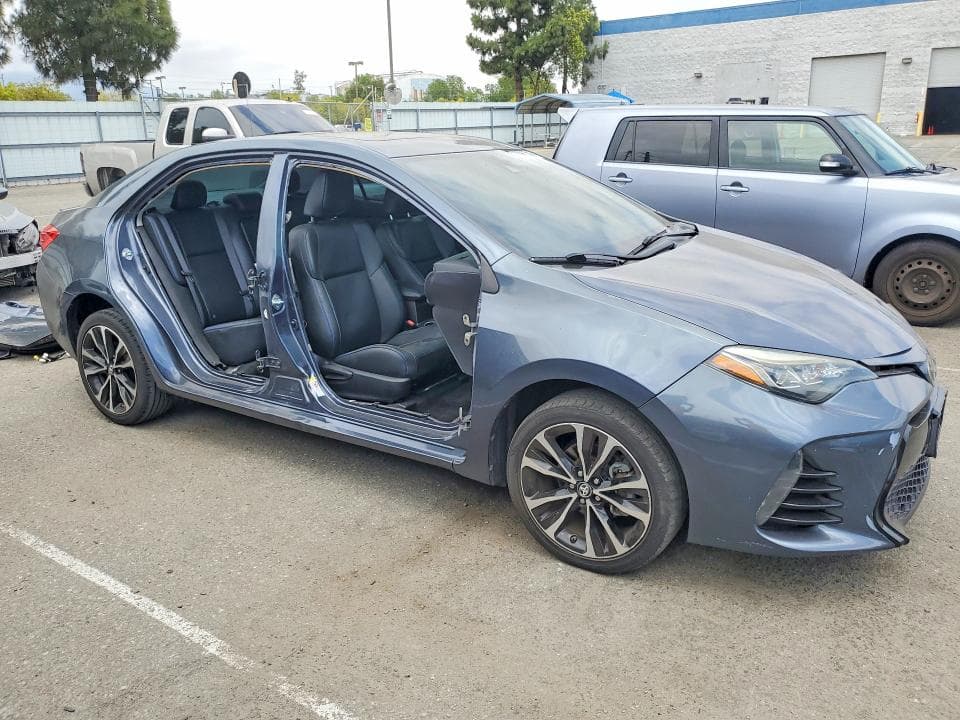 2017 TOYOTA COROLLA XSE 4