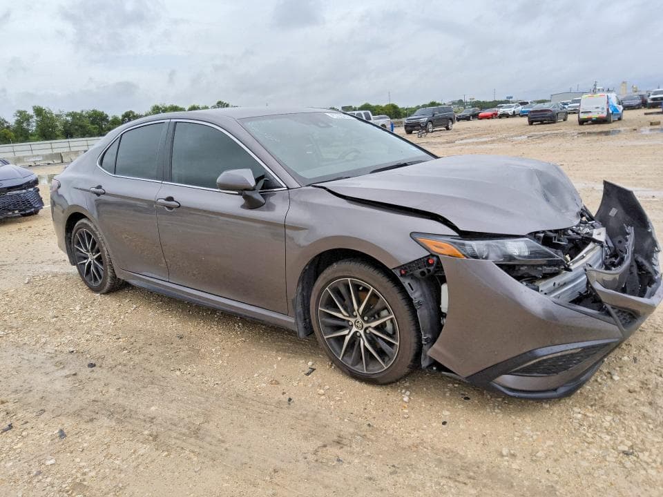 2024 TOYOTA CAMRY SE 4