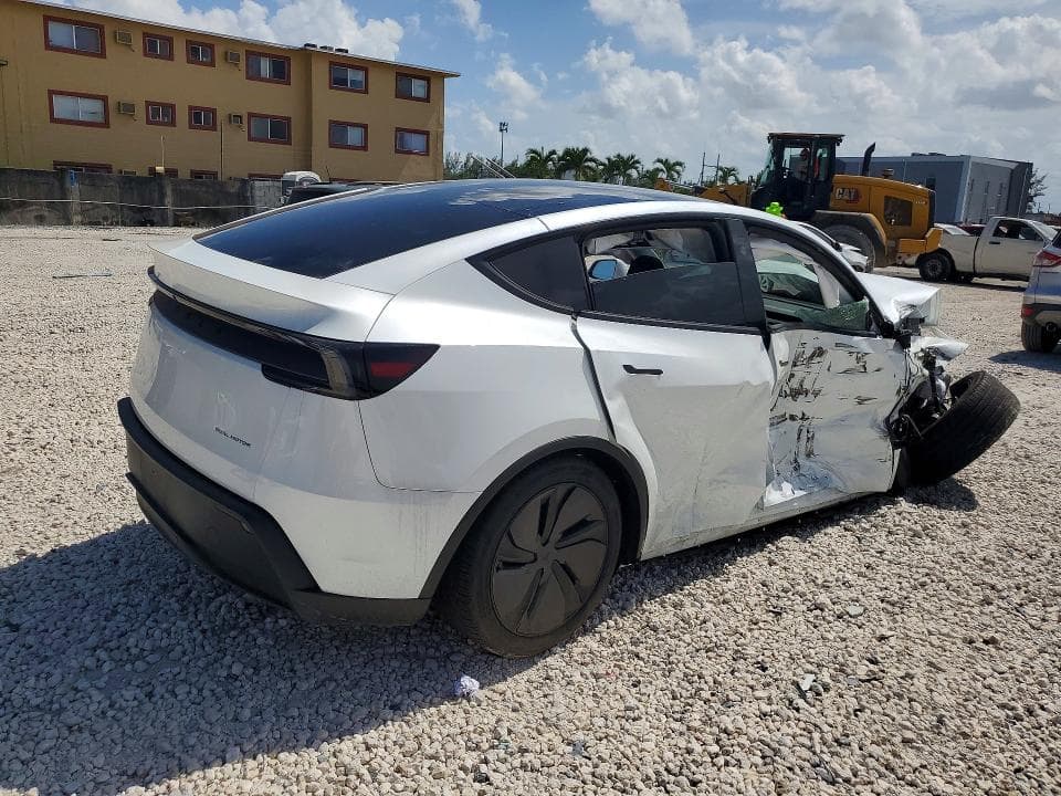 2026 TESLA MODEL Y 3