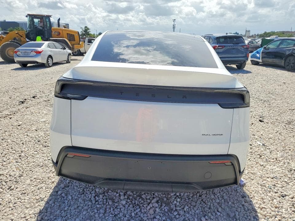 2026 TESLA MODEL Y 6