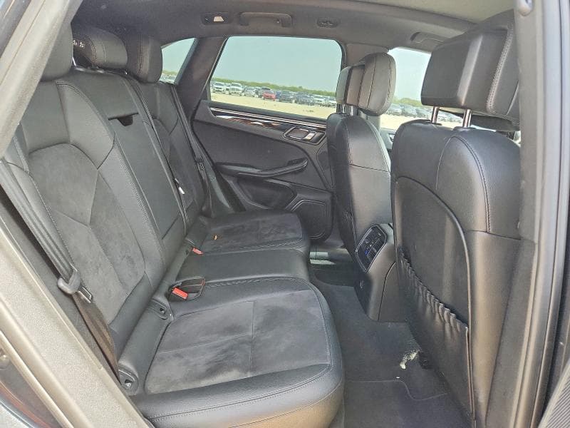 2019 PORSCHE MACAN 11