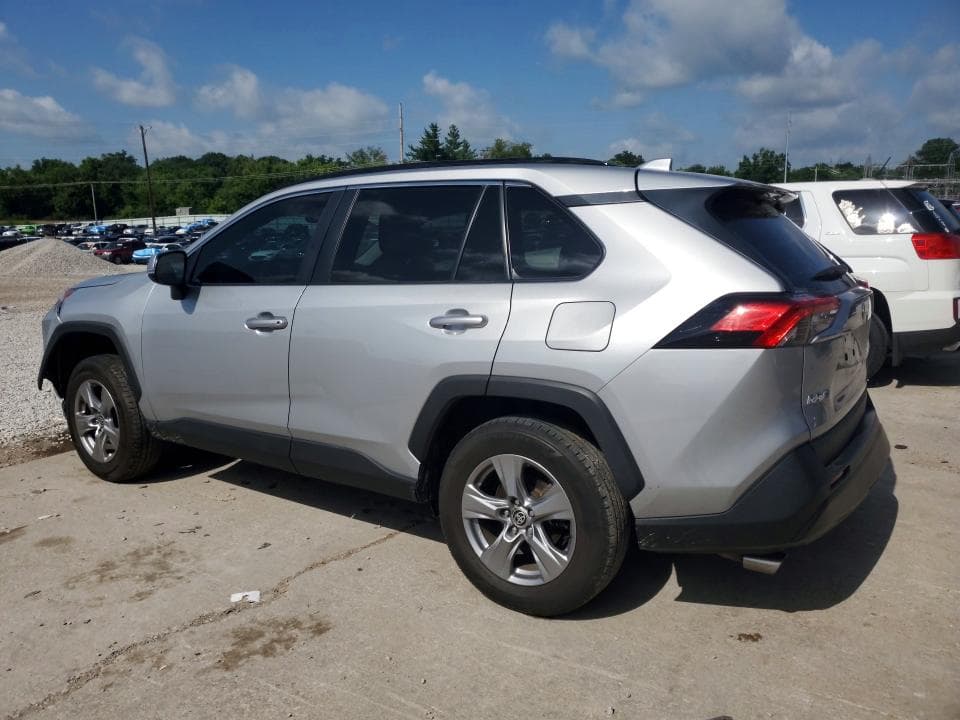 2022 TOYOTA RAV4 XLE 2