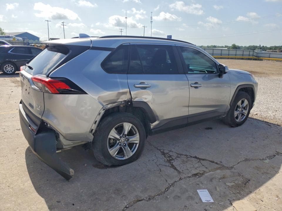 2022 TOYOTA RAV4 XLE 3