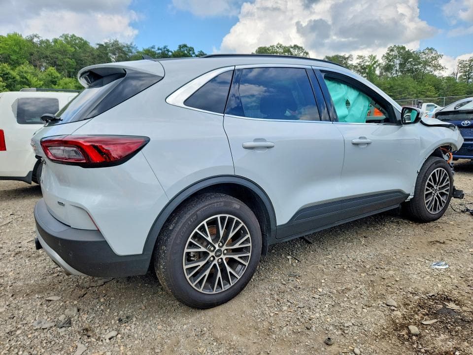 2025 FORD ESCAPE 3