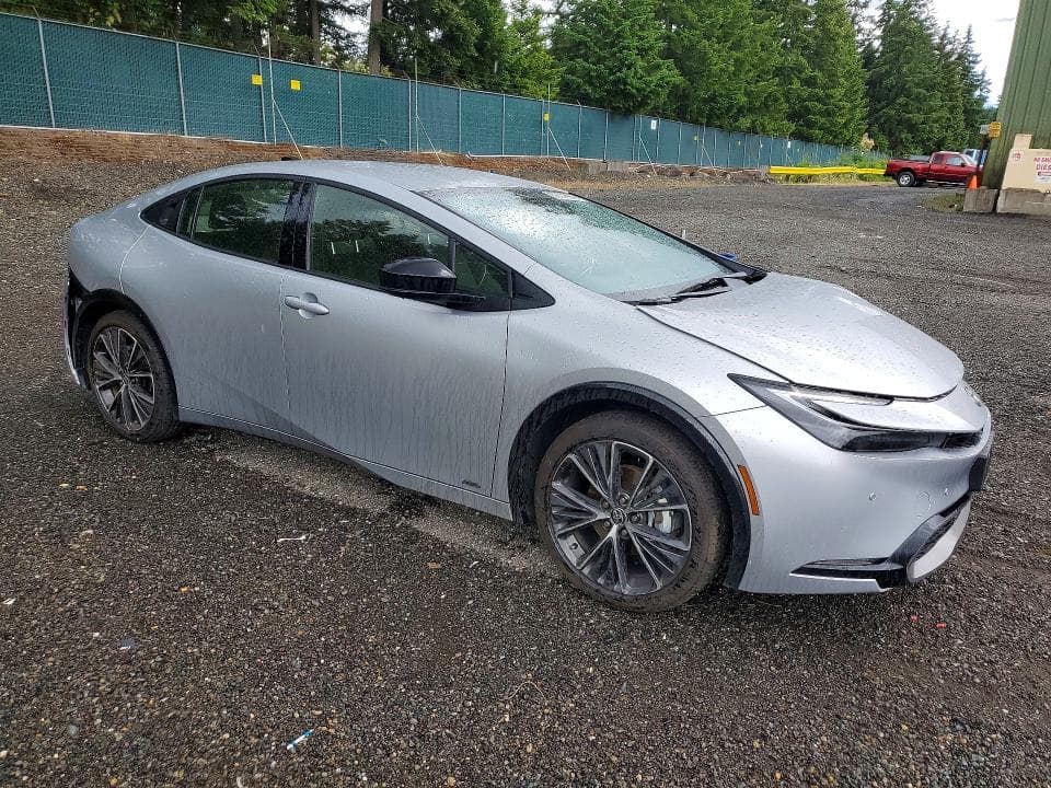 2026 TOYOTA PRIUS XLE 4