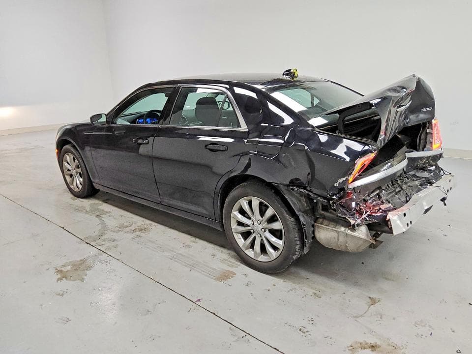 2022 CHRYSLER 300 TOURING 2