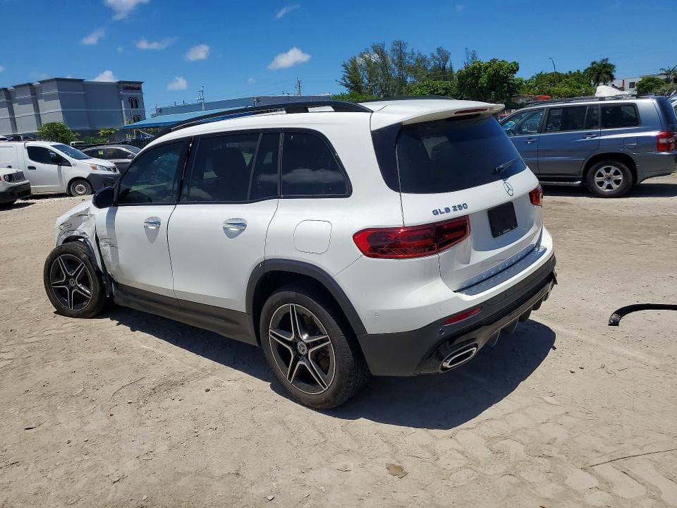 2025 MERCEDES-BENZ GLB 250 2