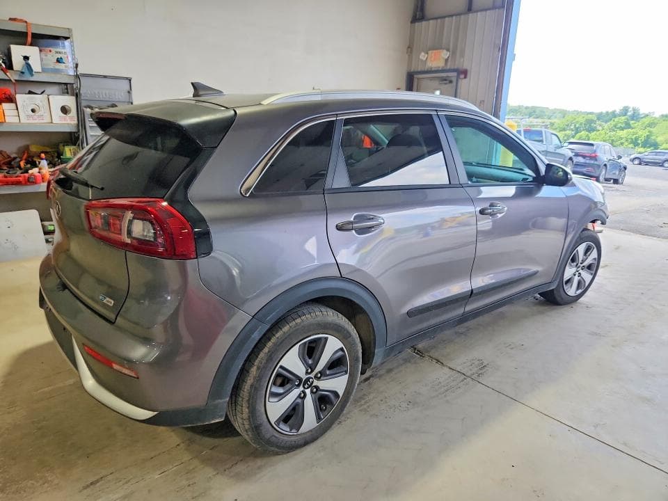 2017 KIA NIRO LX 3