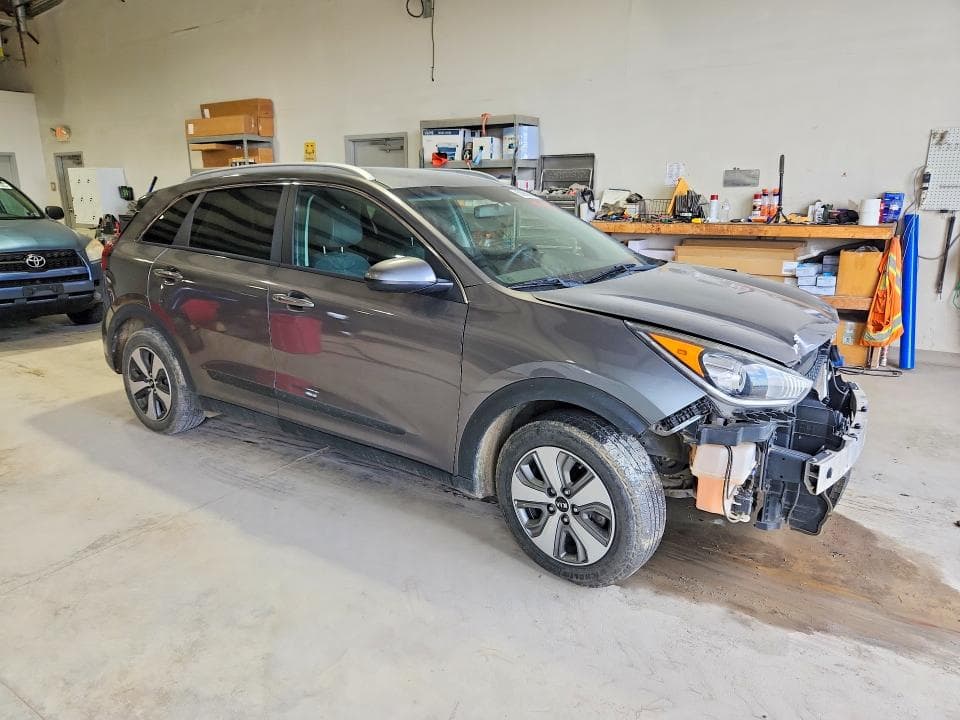 2017 KIA NIRO LX 4