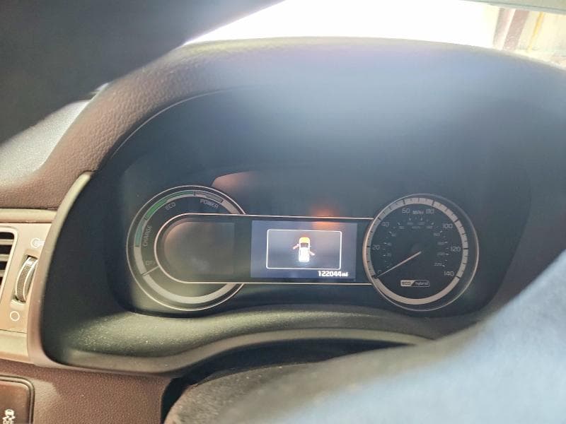 2017 KIA NIRO LX 9