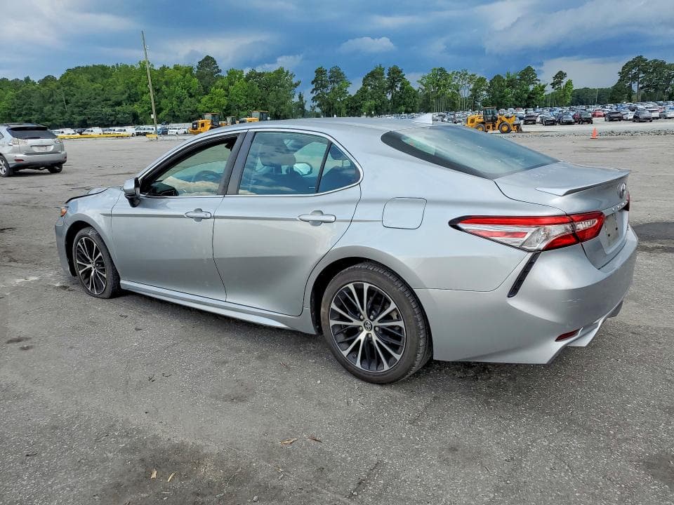 2019 TOYOTA CAMRY SE 2