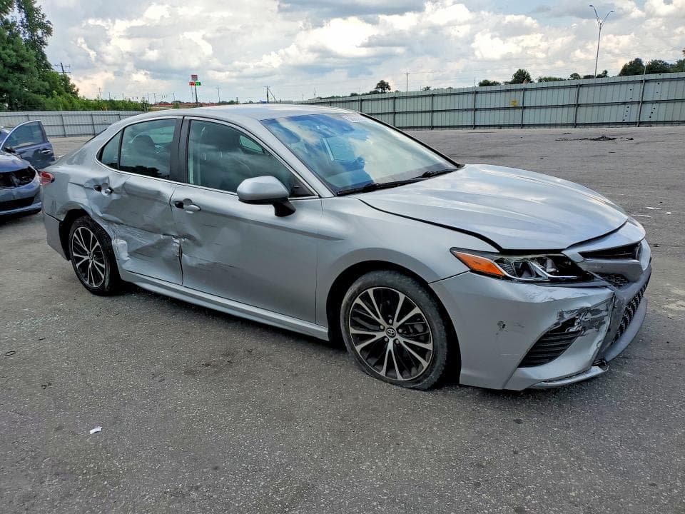 2019 TOYOTA CAMRY SE 4