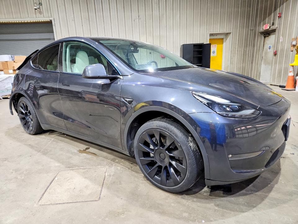 2024 TESLA MODEL Y 4