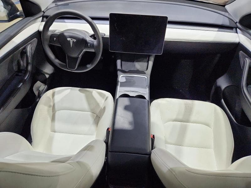 2024 TESLA MODEL Y 8