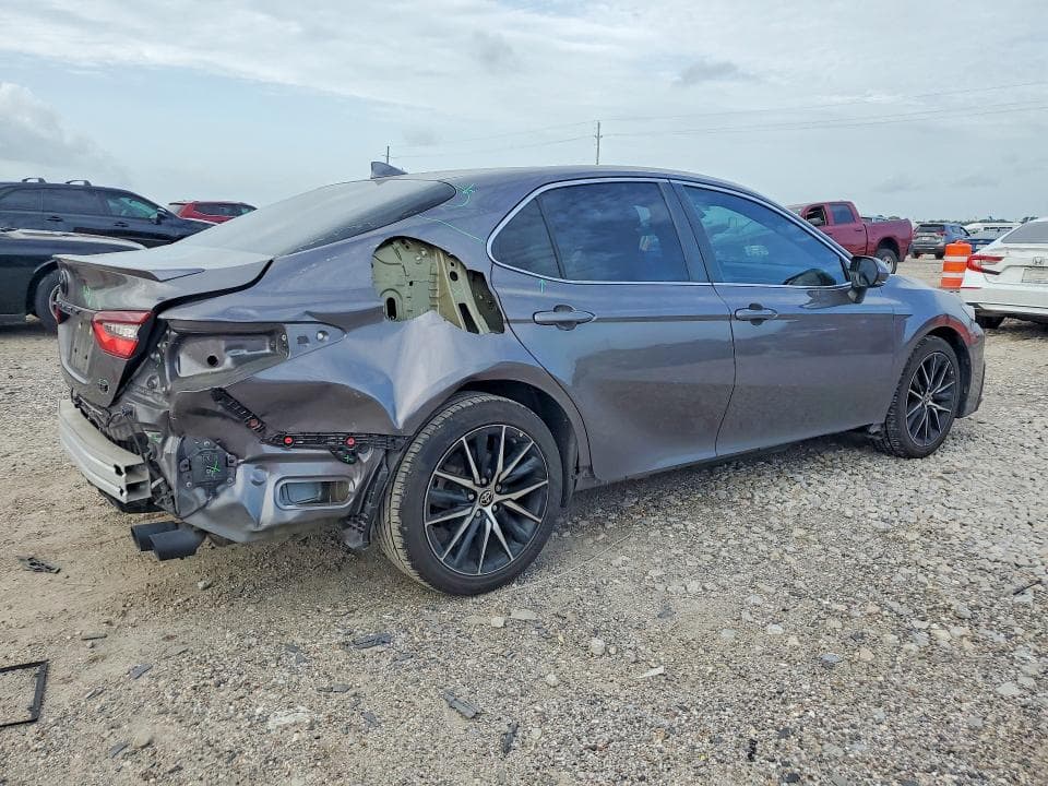 2022 TOYOTA CAMRY SE 3