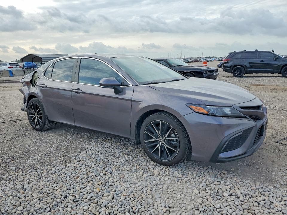 2022 TOYOTA CAMRY SE 4