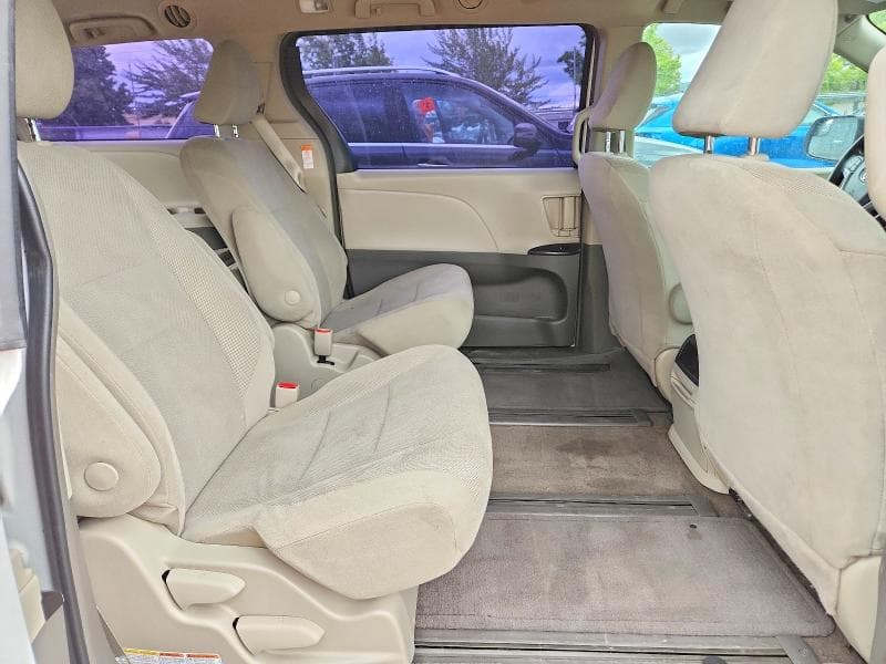 2018 TOYOTA SIENNA L 11