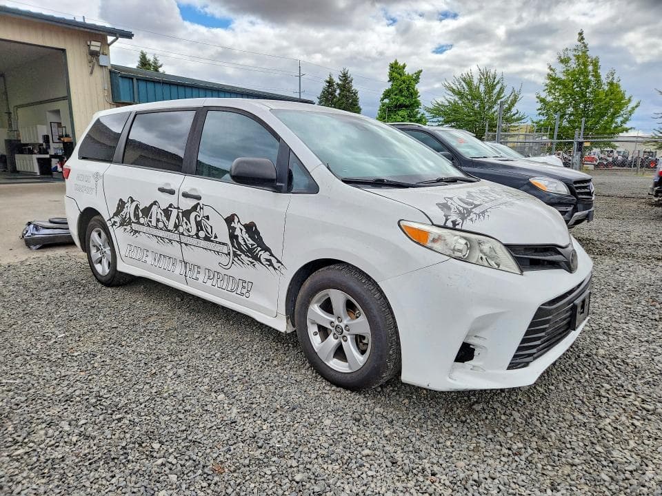 2018 TOYOTA SIENNA L 4