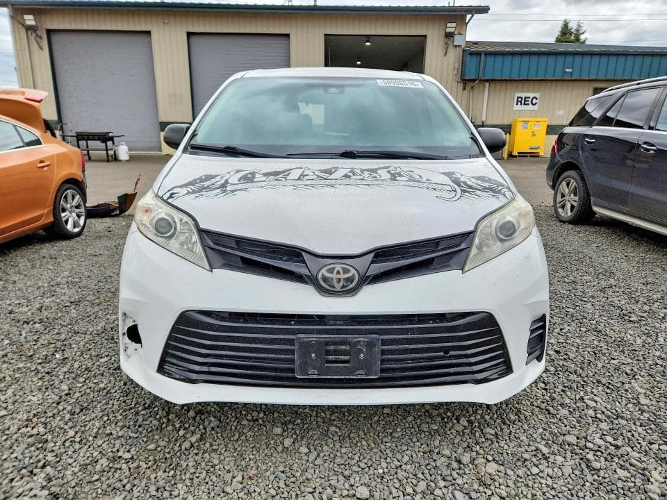 2018 TOYOTA SIENNA L 5