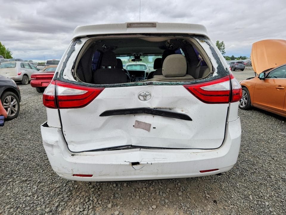2018 TOYOTA SIENNA L 6